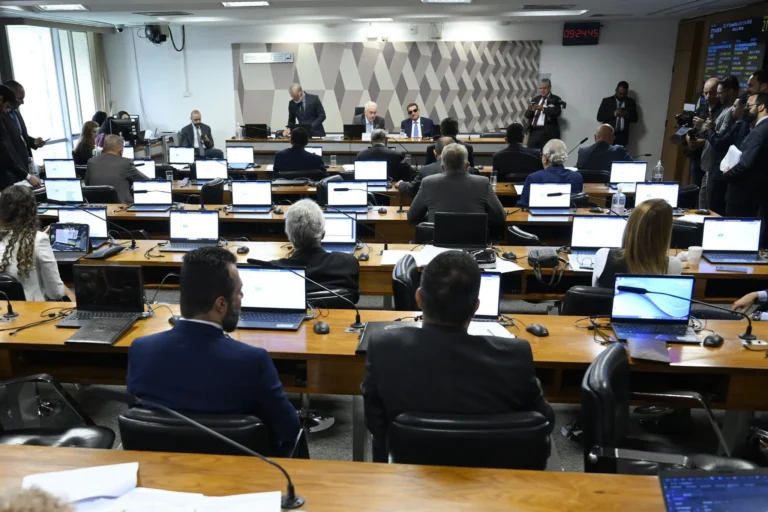 Após mudanças do relator, CCJ do Senado adia análise do PL Antifacção