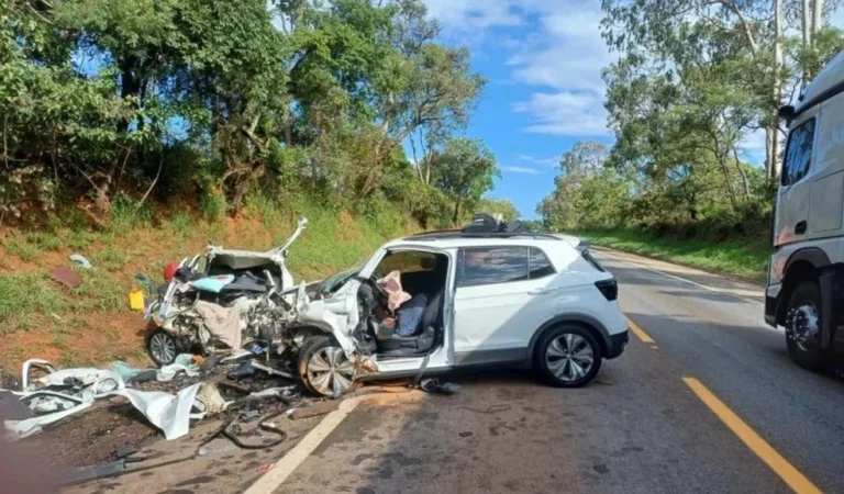 Quatro pessoas da mesma família morrem em gravíssimo acidente na BR-040, em MG