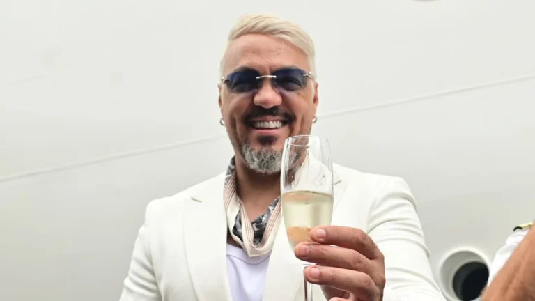 Belo recepciona fãs em cruzeiro temático: “Melhor festa da vida de vocês”