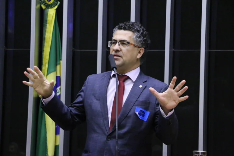 Dia triste, mas é vitória momentânea, diz Alencar sobre PL da Dosimetria