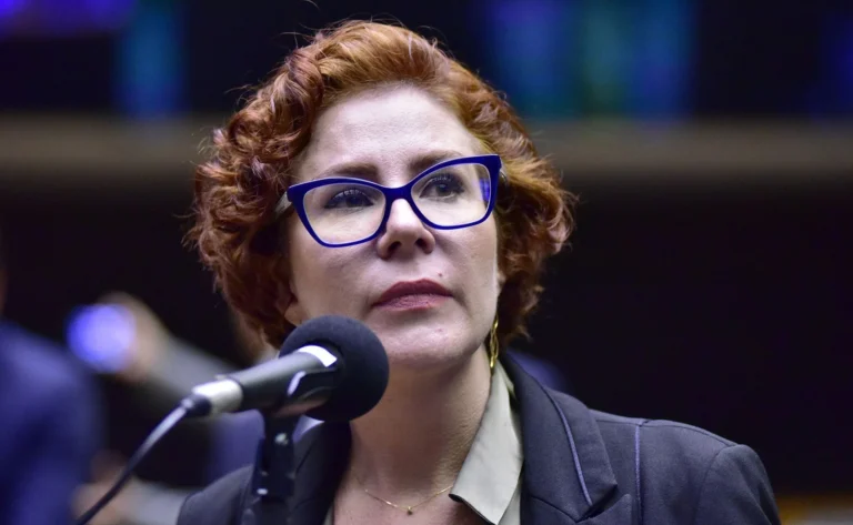 Precedente de deputado cassado Donadon pode guiar caso Zambelli