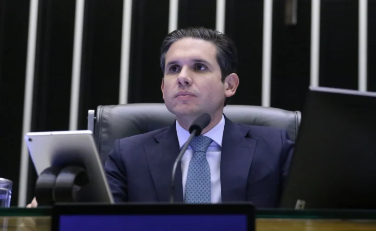 Hugo enfrenta semana de crises e críticas internas de líderes na Câmara