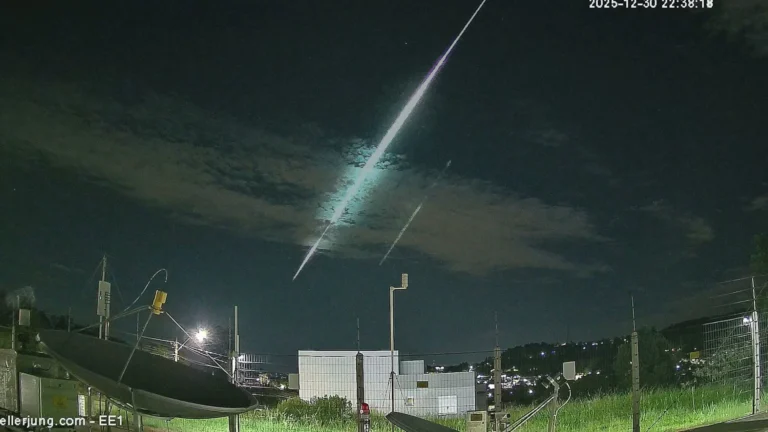 Vídeo registra meteoro “Fireball” no céu do Rio Grande do Sul; assista