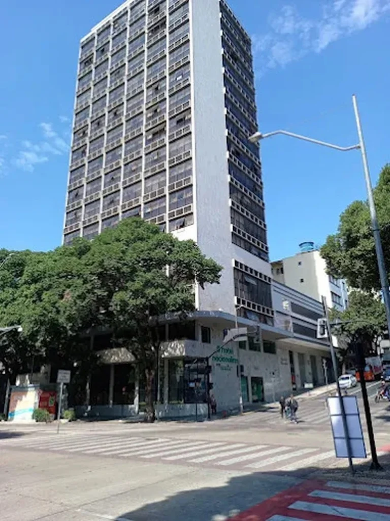Mãe e filha morrem em queda do 10º andar de hotel em BH