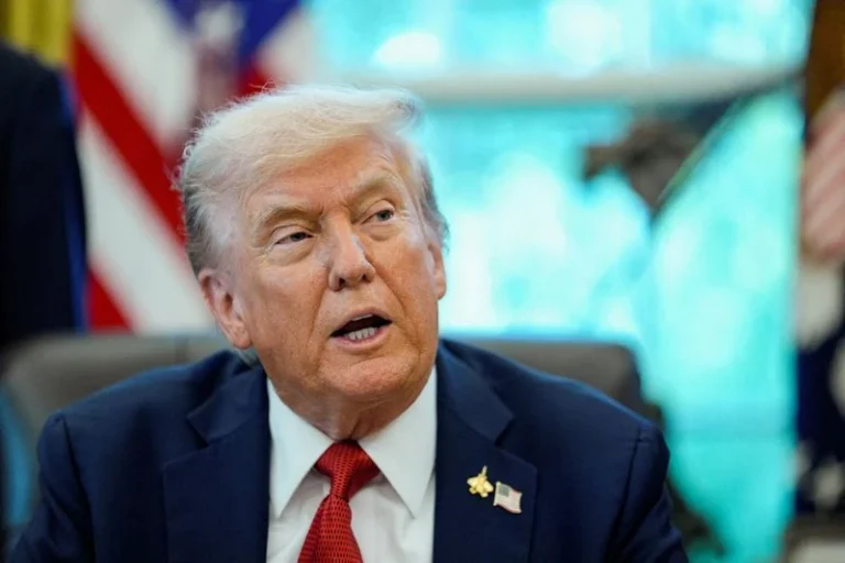 Em meio à negociações de paz, Trump chama guerra na Ucrânia de “bagunça”