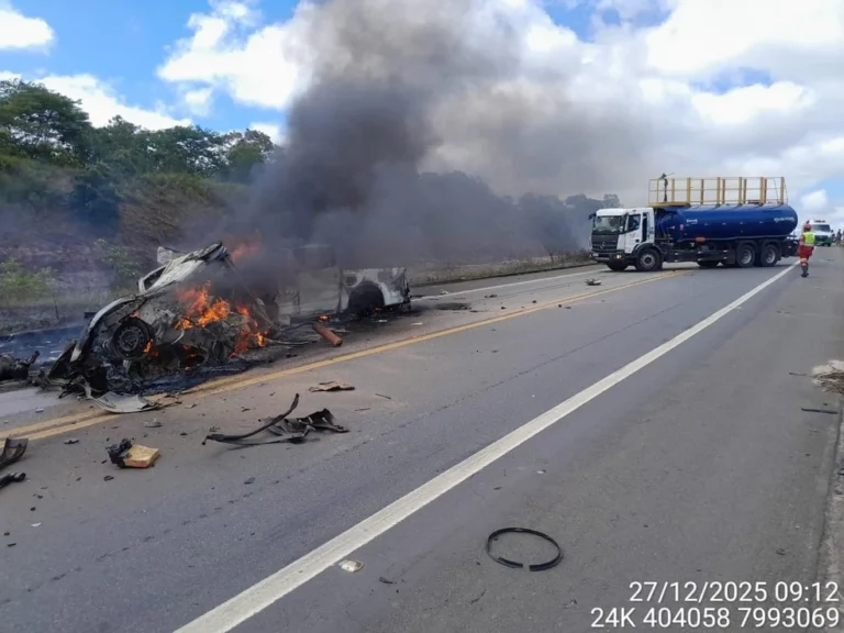 Onze pessoas morrem em batida entre dois carros na divisa da Bahia com o Espírito Santo