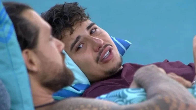 BBB 26: Pedro tem madruga de surto, diz que está sendo perseguido e revela que traiu a esposa