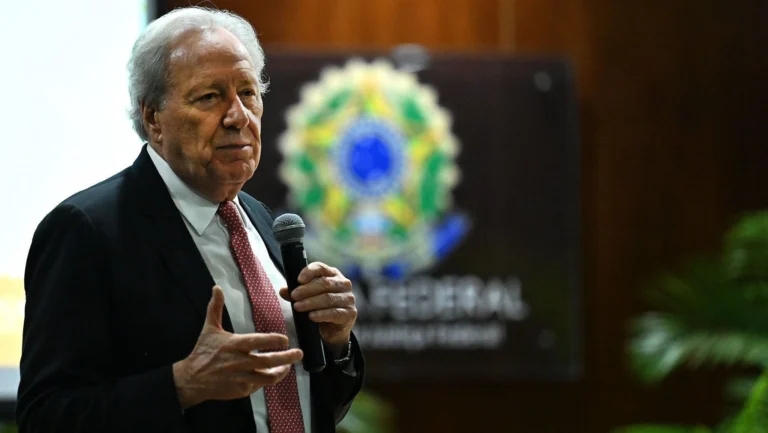Autoridades repercutem saída de Lewandowski; veja