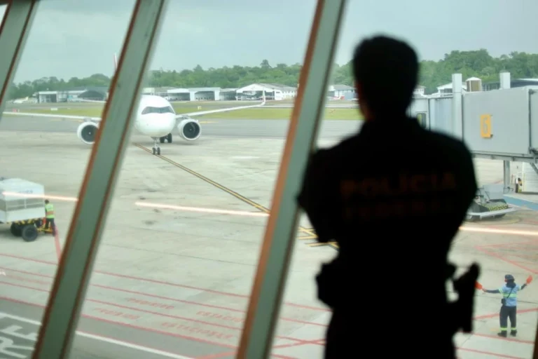 PF prende passageira que voou em nome de outra pessoa no aeroporto de Belém
