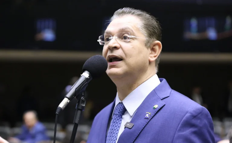Punição política e vingança, diz Sóstenes sobre Bolsonaro na Papudinha