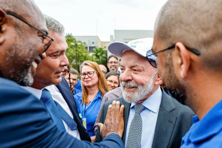 Lula cita Bolsonaro ao dizer que falar “bobagem” atrai seguidores nas redes