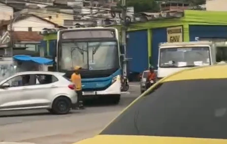 Ônibus são sequestrados e usados como barricadas no Rio de Janeiro