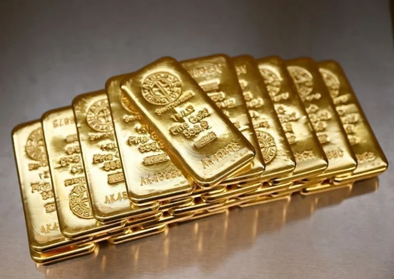 Ouro sobe mais de 3%, renovando recorde com tensões entre Trump e UE