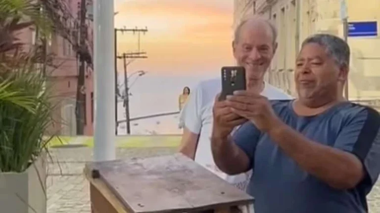 Fã pede para tirar foto com Ney Matogrosso achando que era Caetano Veloso; veja reação do cantor