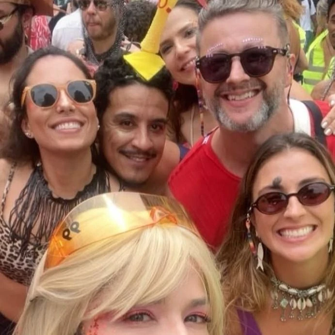 Lucas Lima exibe momento raro com suposto affair curtindo a folia