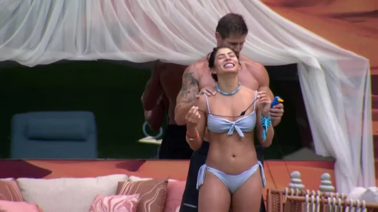 BBB 26: Fura olho? Jonas passa protetor solar em Marciele e Maxiane solta o verbo: Eita como faz massagem