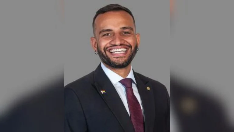 Deputado do DF é atingido por spray de pimenta em bloco de Carnaval
