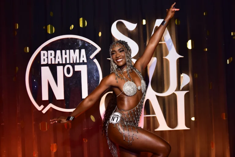 Erika Januza sobre legado ao desfilar na Viradouro: “História indo adiante”