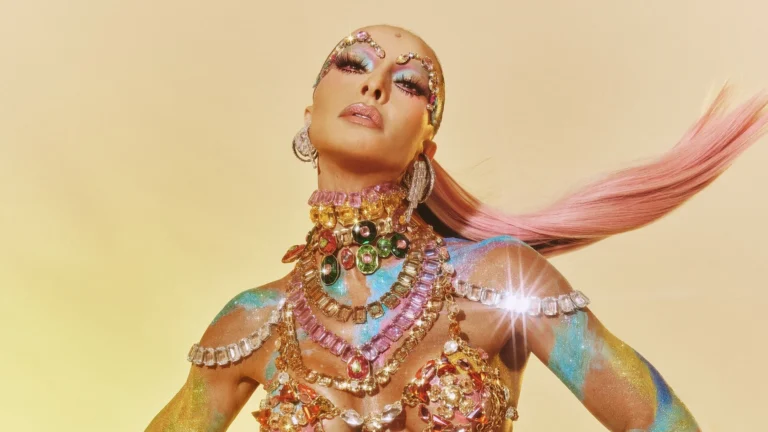 Sabrina Sato usa 3 mil cristais Swarovski em ensaio técnico na Sapucaí