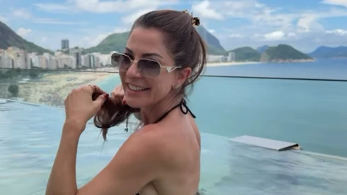 Ana Paula Padrão publica imagens em piscina durante dia nublado no Rio