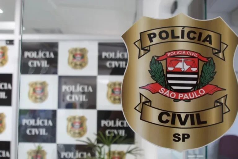 Irmãos são presos suspeitos de matar o pai após atraí-lo a cemitério