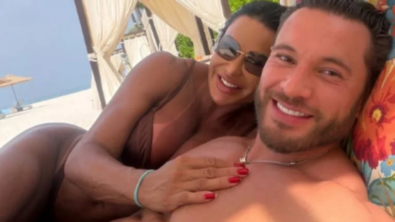 Gracyanne Barbosa surge em clima de romance com namorado nas Maldivas