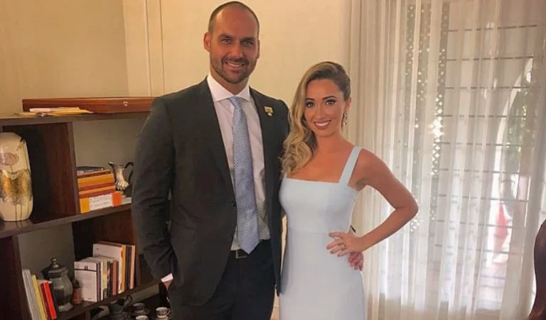Esposa relata que Eduardo Bolsonaro “não está bem”