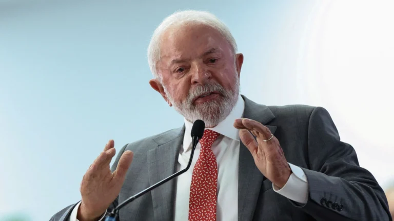 Entorno de Lula defende guinada ao centro e melhora na comunicação digital