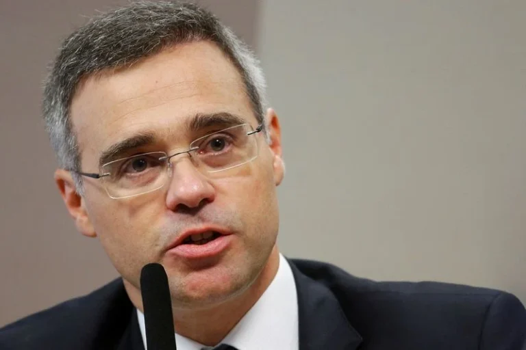 Master: Mendonça aguarda relatório da PF para definir primeiras decisões