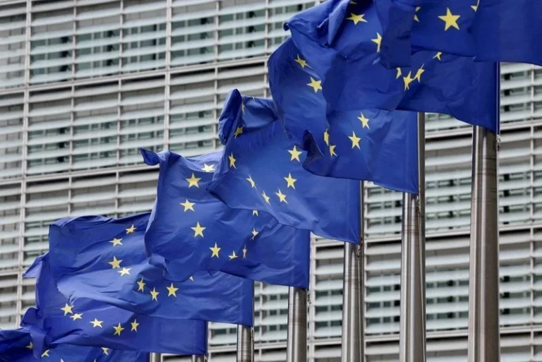 Parlamento Europeu adia votação sobre acordo com EUA após nova tarifa