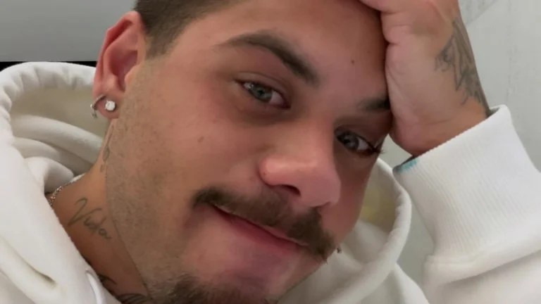 Zé Felipe chora ao falar da falta dos filhos: “Saudade pesa”