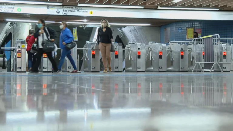 Metrô de São Paulo prorroga serviço 24 horas aos fins de semana