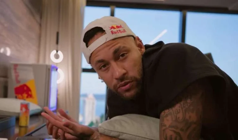 É muito massacrante: fora da Seleção, Neymar faz desabafo sobre pressão no futebol, reage à onda de críticas e defende direito de folguinha