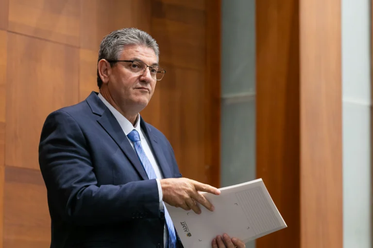 Deputado levanta suspeita ao comemorar licitação no Mato Grosso
