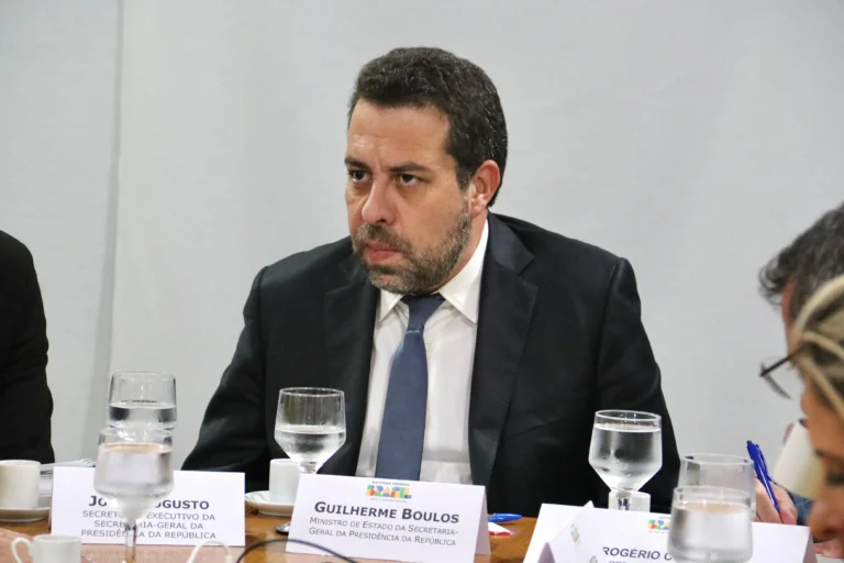 Boulos: Lula entrará com urgência pela PEC 6×1 se não votarem até abril