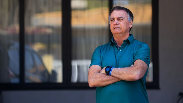 Casa de Bolsonaro é reformada em meio a expectativa por domiciliar