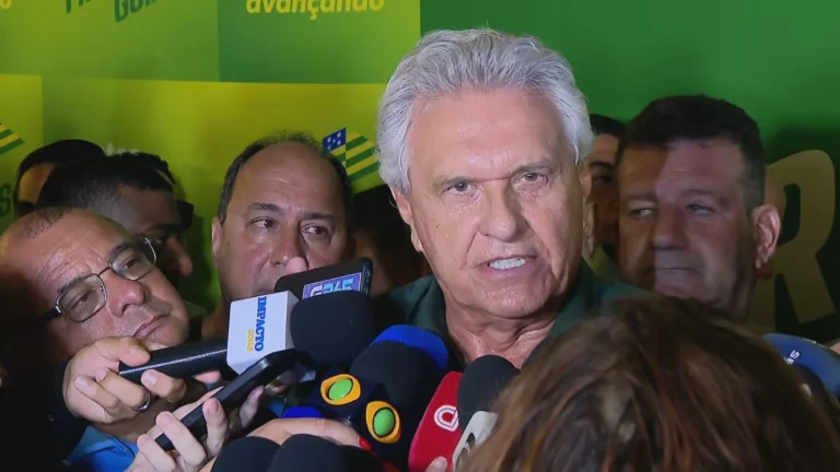 Em anúncio do PSD, Caiado ironiza Lula e “culpa os cachorros pelos juros”