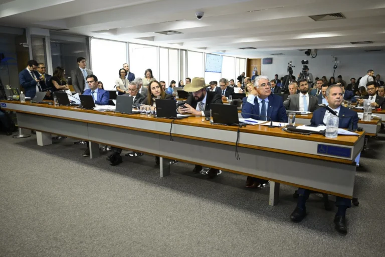 CPMI do INSS deve pedir indiciamento de um senador e dois deputados
