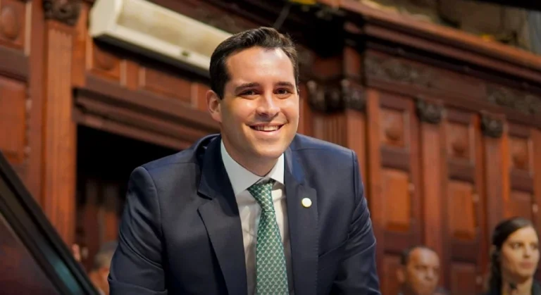 Quem é Eduardo Cavaliere, novo prefeito do Rio de Janeiro
