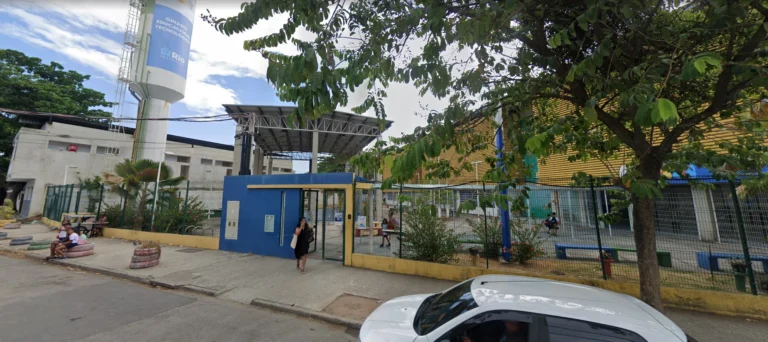 Tiroteio deixa três estudantes feridas em escola na zona Oeste do Rio