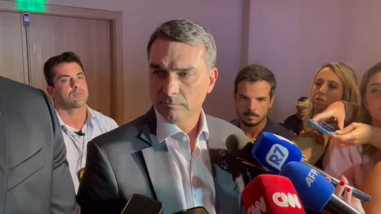 Flávio diz que conversou com Castro e está em avaliação “caminho a seguir”