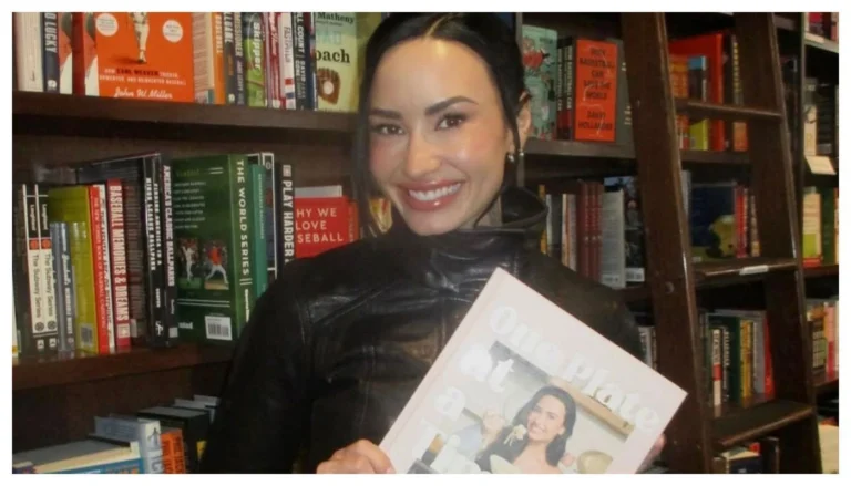 Demi Lovato lança livro sobre reconciliação com a comida