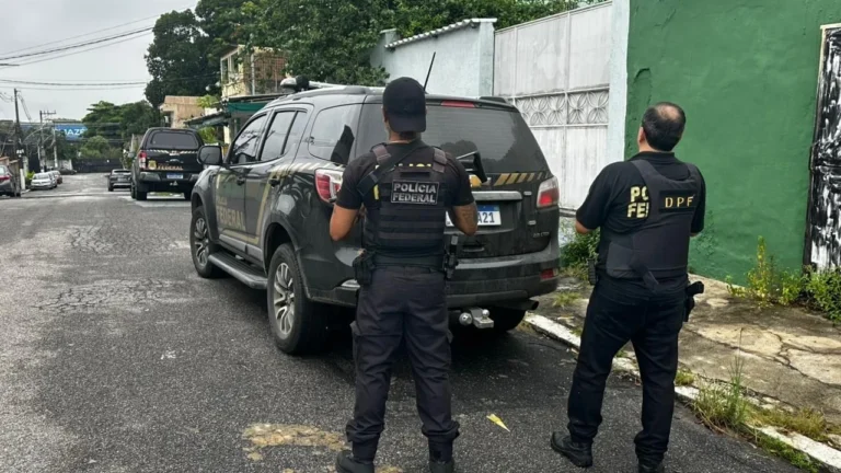 Mãe é presa pela PF por abusar sexualmente das próprias filhas no RJ