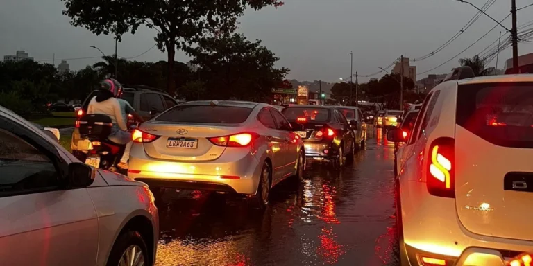 Quase 500 cidades mineiras estão sob alerta de temporais com granizo