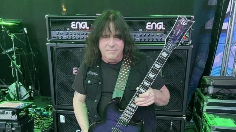 Morre o guitarrista Ross “The Boss” Friedman, aos 72 anos
