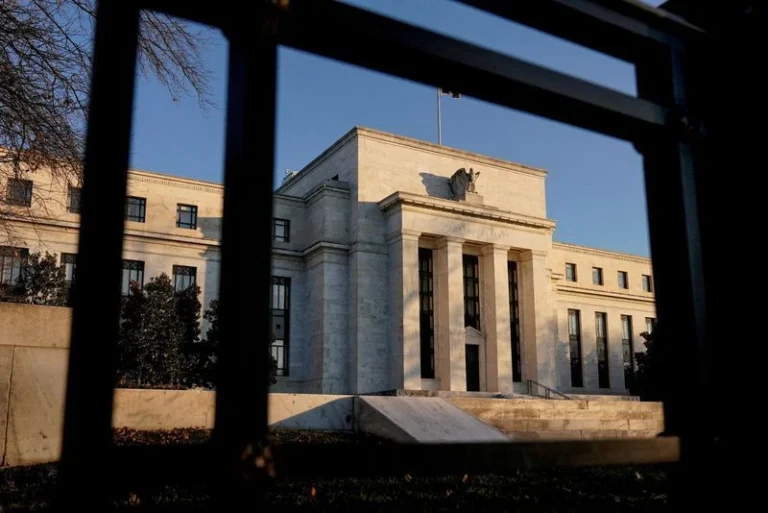 Em guerra com Irã, Trump torna trabalho do futuro chair do Fed mais difícil