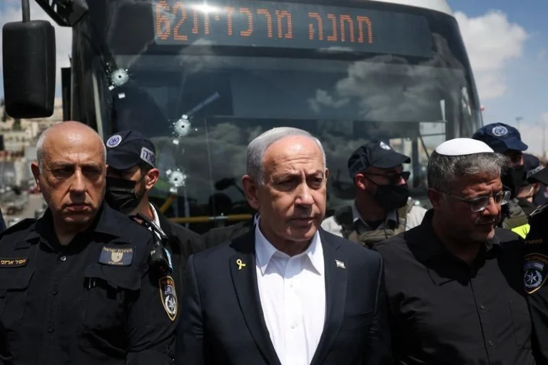 Israel ataca oficiais para permitir queda de regime do Irã, diz Netanyahu