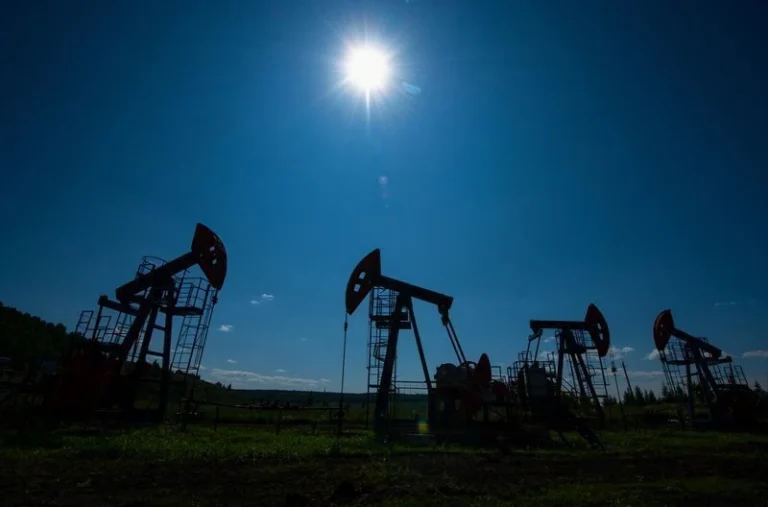 Governo Trump entra em “operação abafa” para frear preço do petróleo