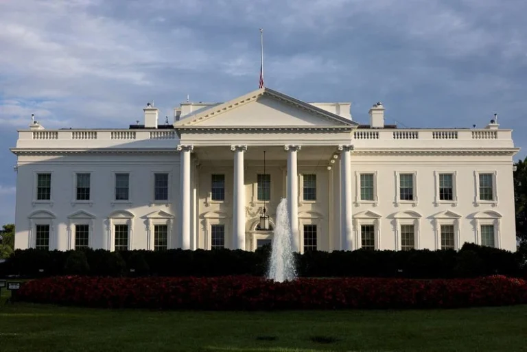 Casa Branca diz que guerra com Irã é lembrete de que Trump “não blefa”