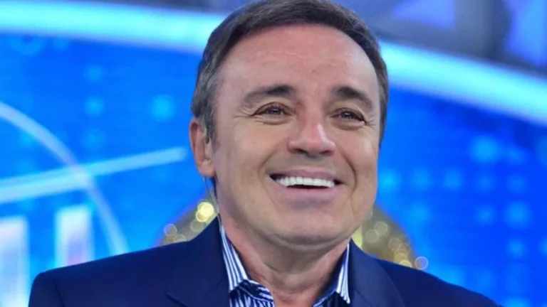 Filho de Gugu resgata fotos raras e semelhança com o pai rende elogios: Iguais